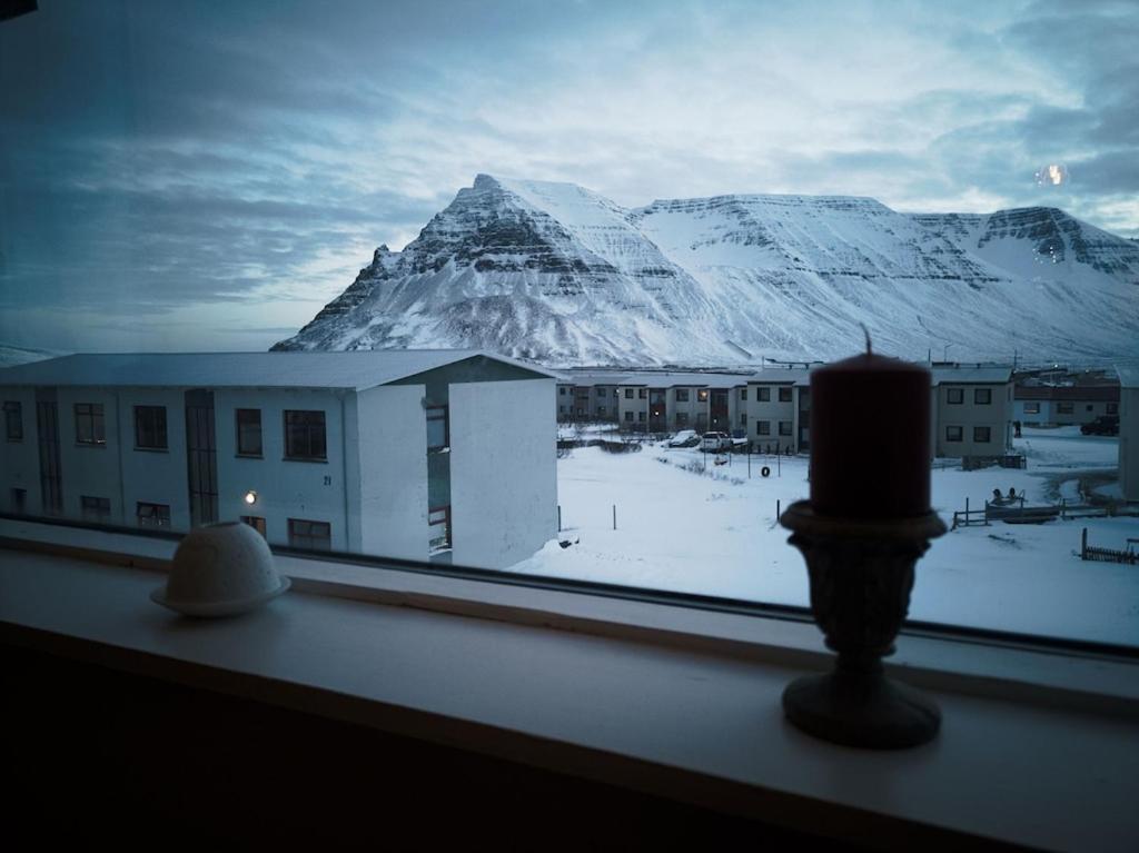 With Amazing Mountain View Apartment Bolungarvik